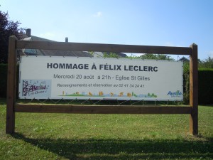 banderole hommage f Leclerc